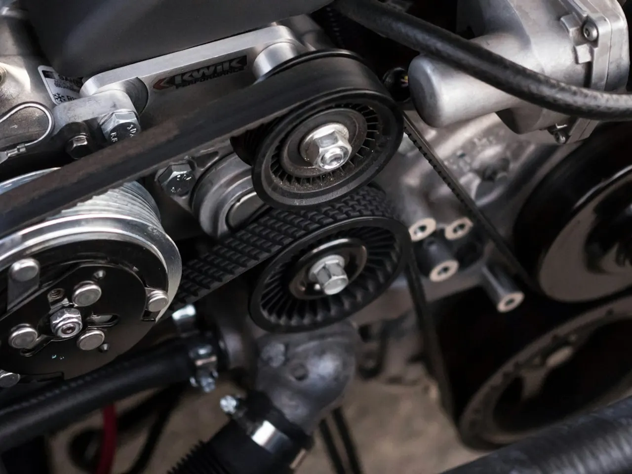 Vehicle engine inspection in a service workshop